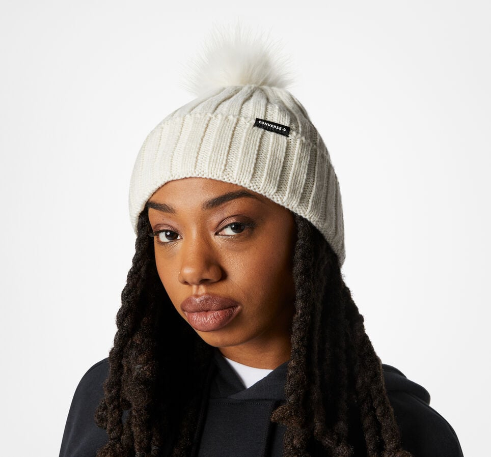 Gorro con pomp&oacute;n Garza