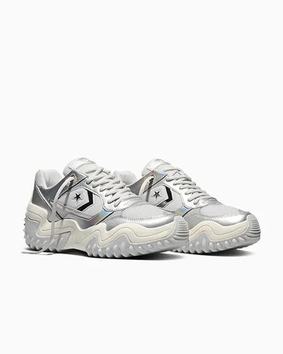 Converse Wave Motion Trainer Silver/Egret/Light Gray, Top and Side View