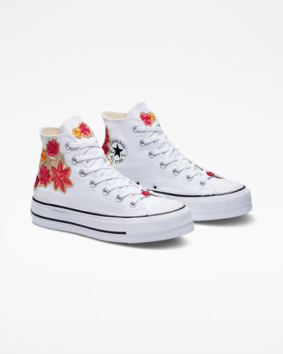 Chuck Taylor All Star Lift Platform Embroidered Flowers Fleurs brod&eacute;es, Angled View