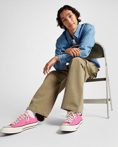 Chuck 70 Low Top Pink/Egret/Black, On Foot Shot 2