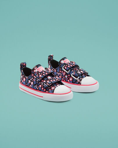 Chuck Taylor All Star Easy-On Ditsy Floral Black/Bold Pink, Angled View