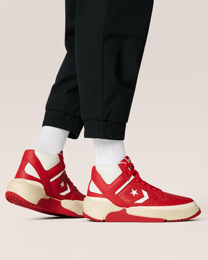 Weapon CX Varsity Color University Red/White, On Foot Shot 1