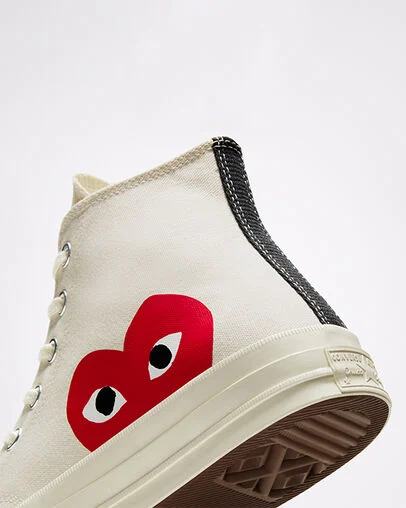 Converse x Comme des Gar&ccedil;ons PLAY Chuck 70 Milk/White/High Risk Red, Detail Angle View