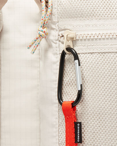 Utility Helmut Bag String/Bright Poppy, Detail View
