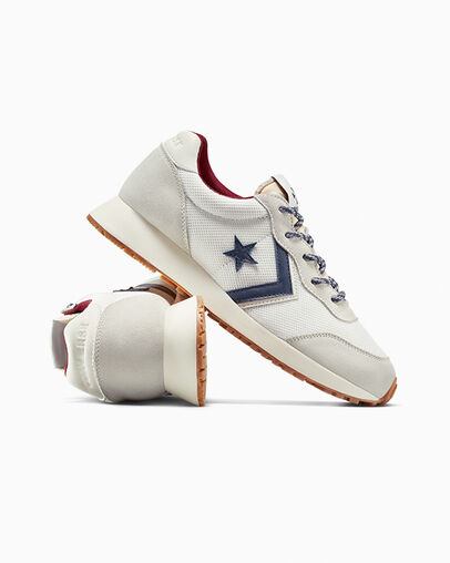 Omega Trainer Color Pop Vintage White/Vaporous Gray, Detail Angle View