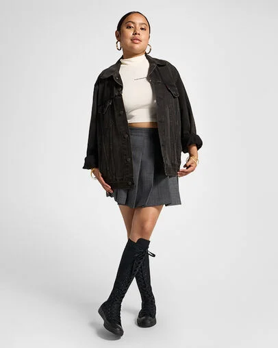 Chuck Taylor All Star XXHi Schwarz/Schwarz/Schwarz, On Foot Shot 1