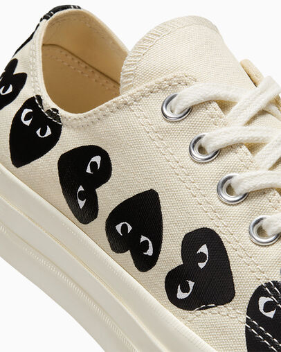 Converse x Comme des Gar&ccedil;ons PLAY Chuck 70 Multi Heart Milk/Schwarz/Egret, Detail Angle View