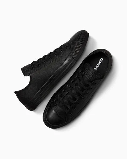 Chuck Taylor All Star Leather Nero mono, Angled View