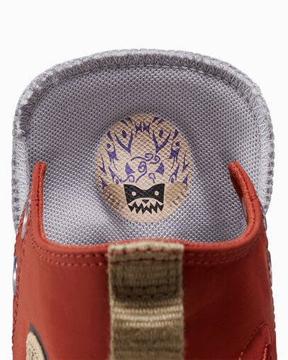 Converse x NARUTO SHIPPUDEN Gaara Chuck Taylor All Star Ritual Red/Natural Ivory/Zwart, On Foot Shot 2