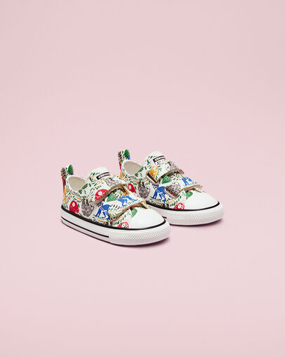 Chuck Taylor All Star Easy-On Multicolored Animals Vintage White/Multi/Black, Angled View