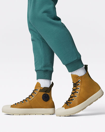 Chuck 70 Explore Waterproof Wheat/Black/String, On Foot Shot 1