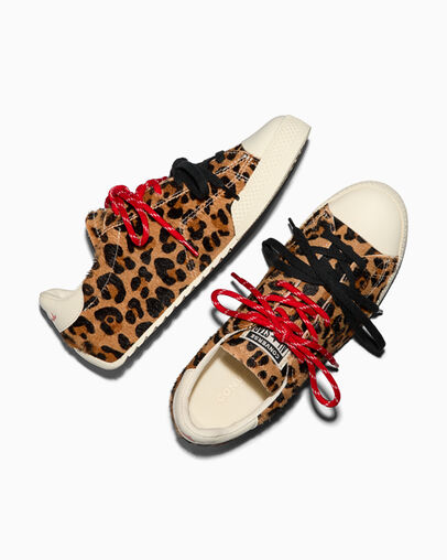 Chuck Taylor Lo Leopard Pony Hair Black/Egret/Red, Angled View