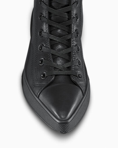 Chuck 70 De Luxe Pointed Leather Black/Black/Black, Detail Angle View