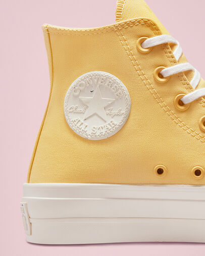 Chuck Taylor All Star Lift Platform Hybrid Texture Saturn Gold/Egret/Egret, Detail Angle View
