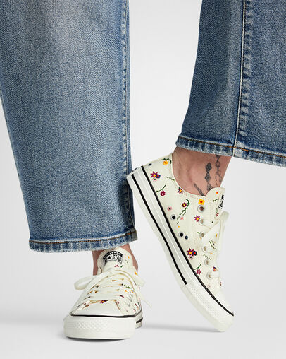 Chuck Taylor All Star Floral Embroidery Egret/Sporty Berry/Navy, Reflective View