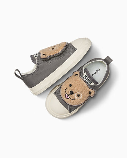 Chuck Taylor All Star One Strap Sherpa Bear Easy-On Gris requin/Marron chaud/&Eacute;cru, Angled View