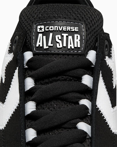 Star Player 76 Puff Black/Black/White, Detail Angle View
