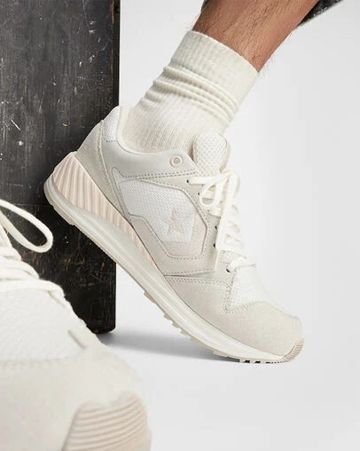 Wave Trainer Vintage White/Egret/Papyrus, Reflective View