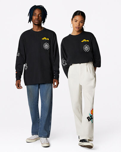 Stay Smiling Vintage Graphic Crew Neck T-Shirt Converse Black, Full Body View