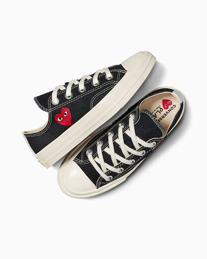 PLAY Comme des Garçons Single Heart Chuck 70 Black/Egret/Red, Angled View