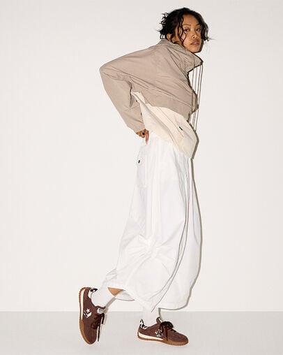 Run Star Trainer Pony Hair Totally Fudged/Egret/Gum Honey, On Foot Shot 1