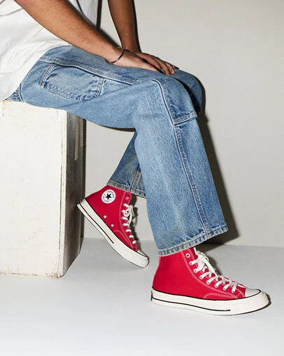 Chuck 70 Vintage Canvas Enamel Red/Egret/Black, On Foot Shot 1