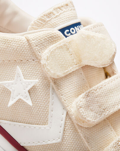 Star Player Easy-On Egret/Gym Red/Vintage White, Detail Angle View