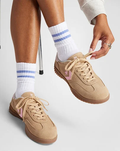 Run Star Trainer Suede Coastal Dune/Sugar Berry/Egret, Reflective View