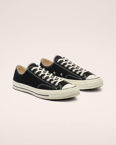Chuck 70 Classic Canvas Schwarz, Angled View