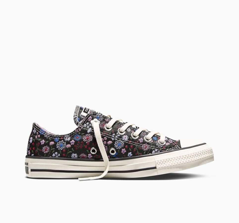 Chuck Taylor All Star Floral Accents Black/Egret/Cherry Balm