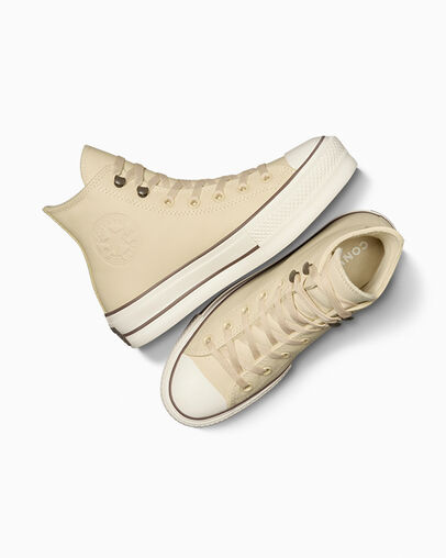 Chuck Tayor All Star Lift Platform Weatherized Leather Glaseado miso/Trufa/Garza, Angled View