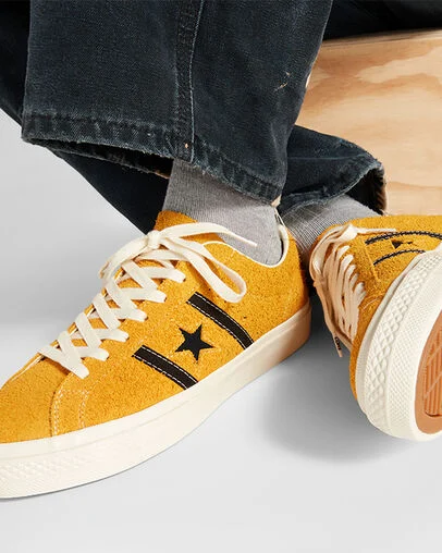 One Star Academy Pro Suede Sunflower Gold/Black/Egret, Reflective View