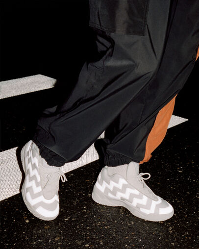 VLTG Blanc/Blanc/Blanc, On Foot Shot 1