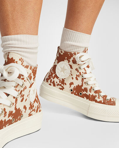 Chuck Taylor All Star Lift Platform Animal Print Garza/Marr&oacute;n/Oro, On Foot Shot 2