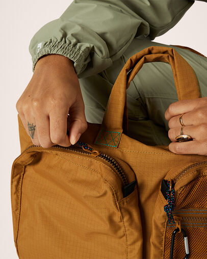 Utility Helmut Tas Dark Soba