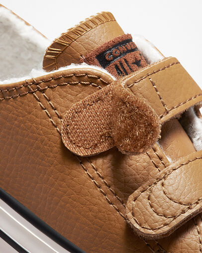 Chuck Taylor All Star Easy-On Lined Leather Dark Soba/Warm Tan, Detail Angle View