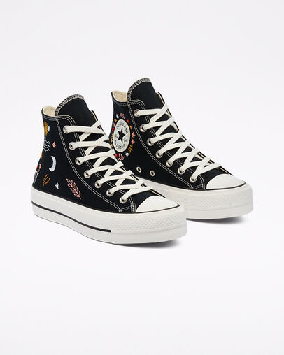 It's Okay To Wander Platform Chuck Taylor All Star Zwart/Vintage White/Multi, Angled View