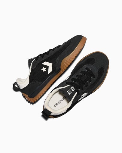 Run Star Trainer Easy-On Black/Egret/Honey, Angled View