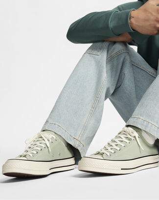 Chuck 70 Vintage Canvas Summit Sage/Egret/Zwart, On Foot Shot 2