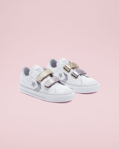 Metallic Leather Easy-On Star Player Blanc/Gravier/M&eacute;tallique, Angled View