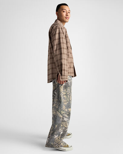 Chuck 70 Canvas Swamp Green/Egret/Black, On Foot Shot 1