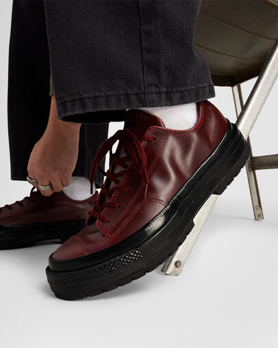 Chuck 70 National Leather Rottin Apple/Rottin Apple, Reflective View