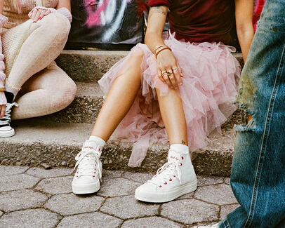Chuck Taylor All Star Lift Platform Valentine's Day Vintage White/Egret/Days Ahead Red, On Foot Shot 2