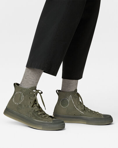 Chuck Taylor All Star CX Global Patch Logo Utility/Vintage White/Papyrus, On Foot Shot 1