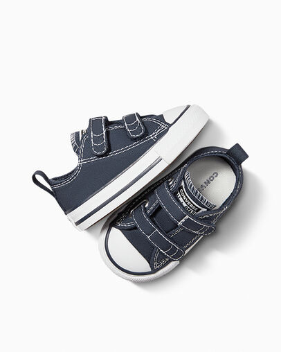 Chuck Taylor All Star 2V Tdlr/Yth Athletic navy/Bianco, Angled View