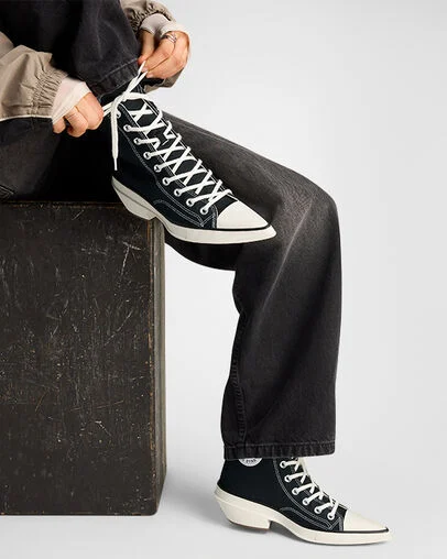 Chuck 70 De Luxe Pointed Black/White/Black, Reflective View