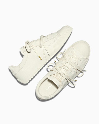 Chuck Taylor Lo Leather Egret/Egret/Light Gold, Angled View