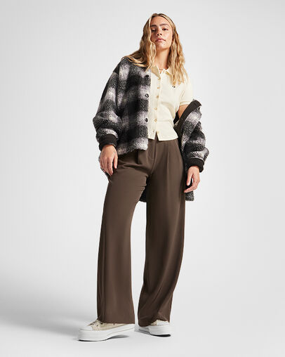 Chuck Taylor All Star Lift Platform Sherpa Beach Stone/Beach Stone/White, On Foot Shot 1