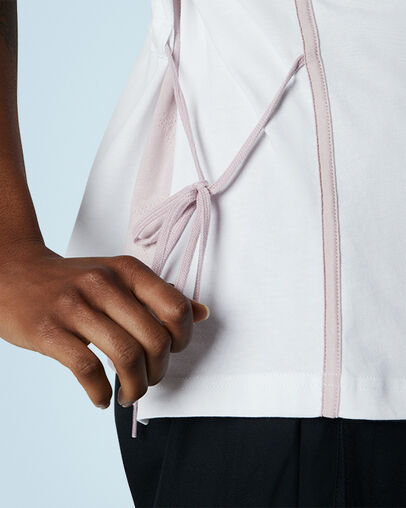 Cinch Tie Cut-and-Sew-T-Shirt. White, Detail View