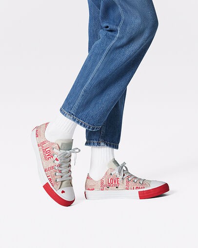 Love Fearlessly Chuck Taylor All Star Egret/University Red/White, Detail Angle View